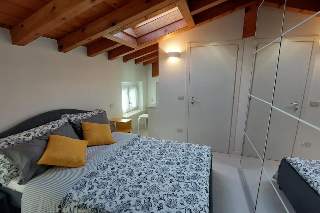 Sui Tetti Di Valeggio - Holiday Apartment 明乔河畔的瓦雷奇奥 外观 照片