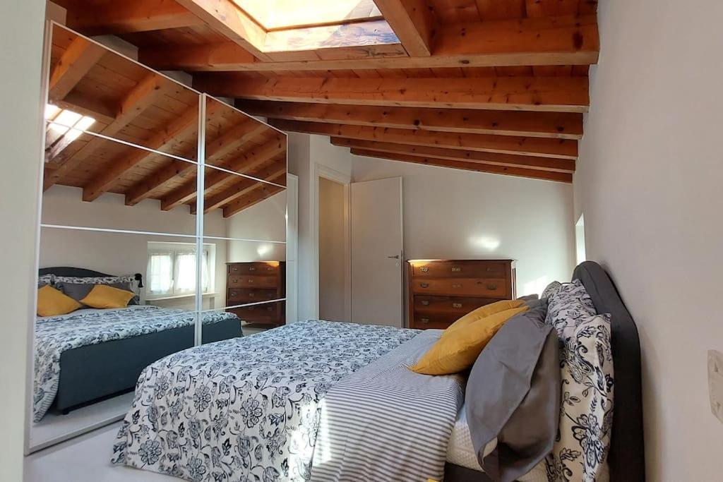 Sui Tetti Di Valeggio - Holiday Apartment 明乔河畔的瓦雷奇奥 外观 照片